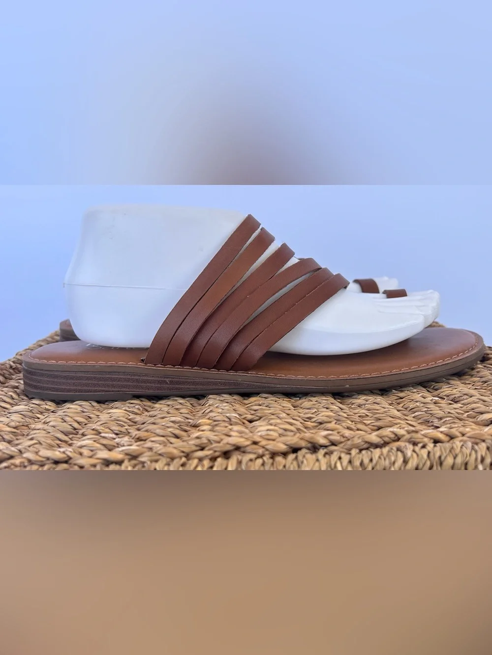 Franco Sarto Women’s Giuseppe Sandals Strappy Styling with Toe Ring Size 9.5